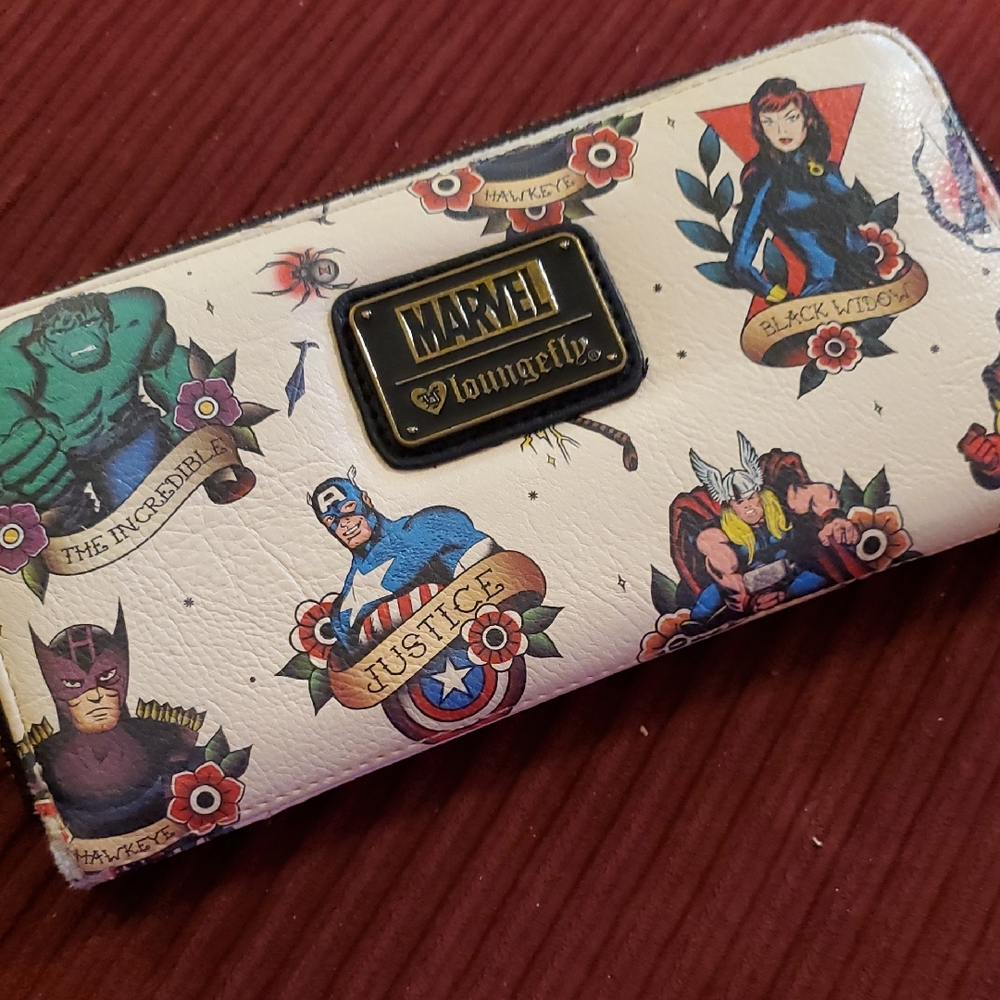 Marvel Loungefly Superheros Cream and Black Wallet 8 X 4.5